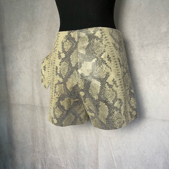 Tan and black snakeskin mini skort with buckle size xs/small - Picture 7 of 7